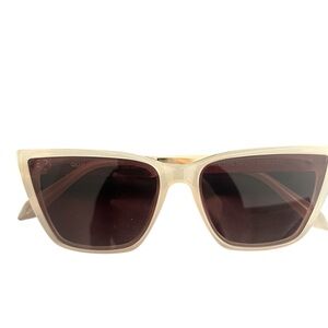 NWOT quay high key twist